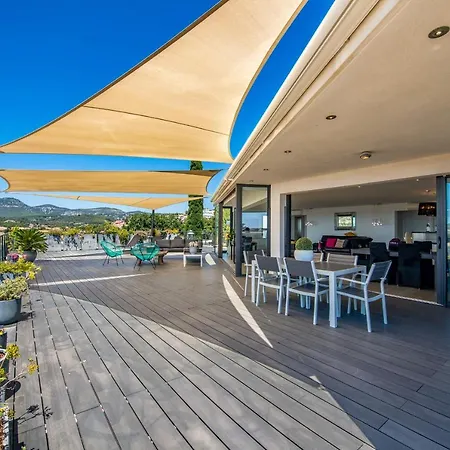 Very Large Design Cocoon With Beautiful Sea View